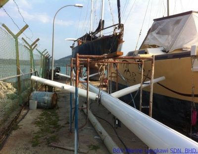 Completed spray painting of mast #2